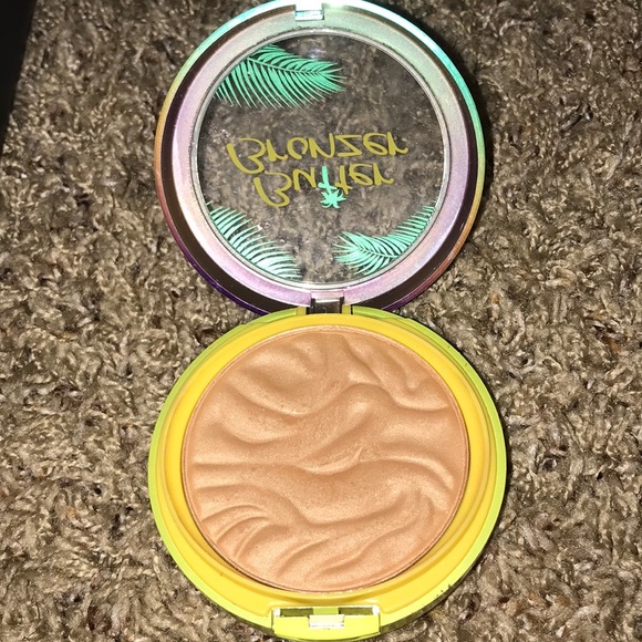 Bronzer - Picture 1 of 3
